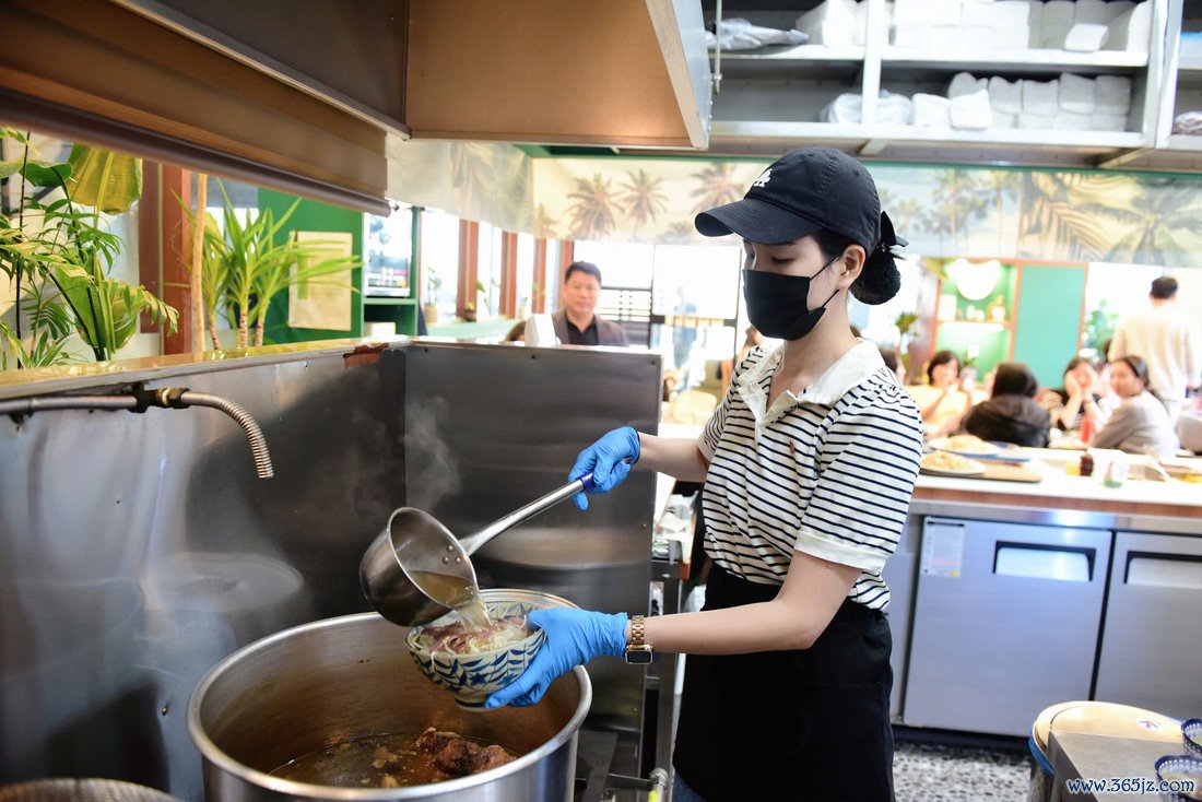 'Thầy' Tuyên và giấc mơ ở đâu cũng có phở - Ảnh 2.