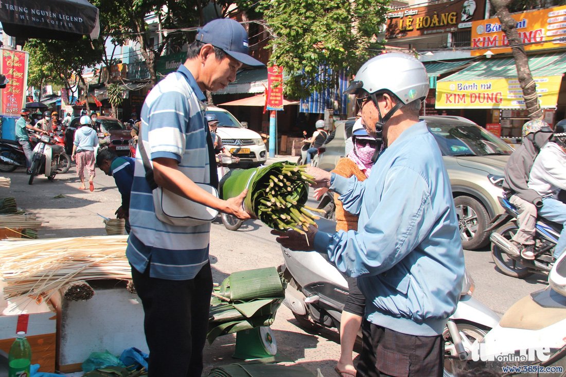 Chợ bán lá dong nhộn nhịp， cả năm chỉ họp mấy ngày cận Tết - Ảnh 6.