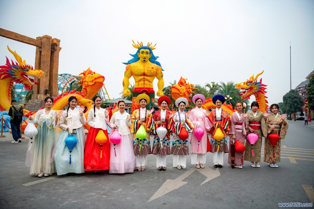 Lễ hội xuân lớn nhất Việt Nam cách Hà Nội 25km， già trẻ đều mê - Ảnh 1.